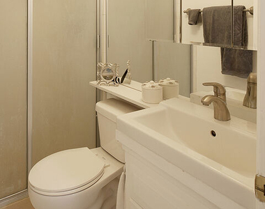 6708 Hillpark Drive - Photo Thumbnail 11