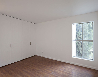 6708 Hillpark Drive - Photo Thumbnail 10