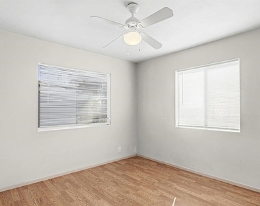 4397 Swift Ave - Photo Thumbnail 10