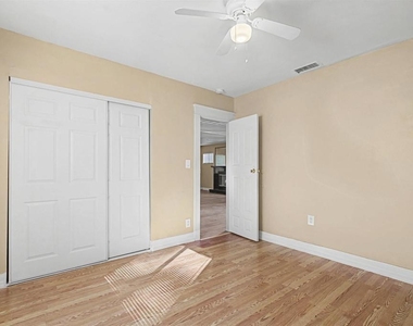 4397 Swift Ave - Photo Thumbnail 26