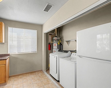 4397 Swift Ave - Photo Thumbnail 9