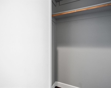 445 Island Ave - Photo Thumbnail 17