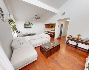 5123 Longfellow Way - Photo Thumbnail 3