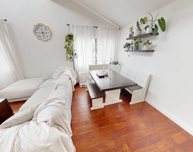 5123 Longfellow Way - Photo Thumbnail 4