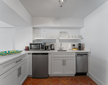 235 Sunrise Avenue - Photo Thumbnail 8
