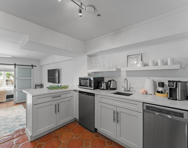 235 Sunrise Avenue - Photo Thumbnail 9