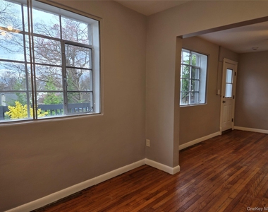 85 Front Street - Photo Thumbnail 2