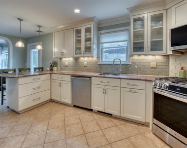 9 Deborah Drive - Photo Thumbnail 2