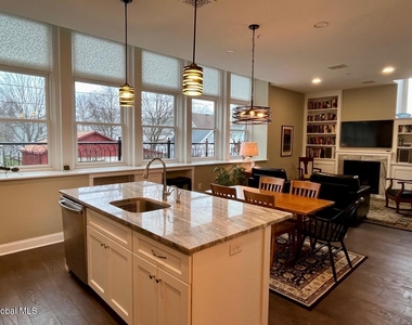 77 Van Dam Street - Photo Thumbnail 3