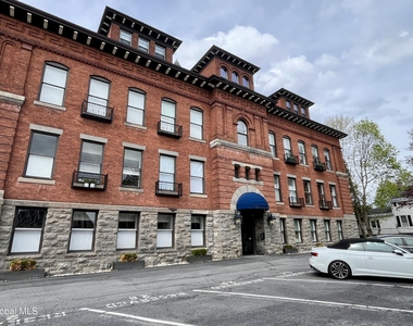 77 Van Dam Street - Photo Thumbnail 14