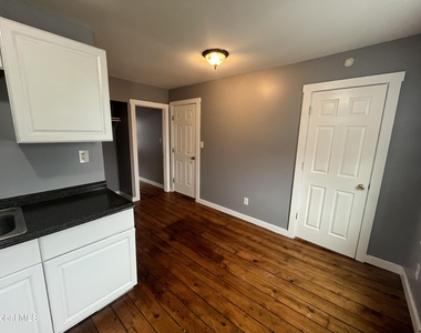 1643 1st Street - Photo Thumbnail 3