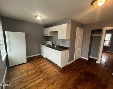 1643 1st Street - Photo Thumbnail 2