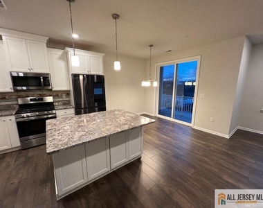 706 Greenland Square - Photo Thumbnail 3