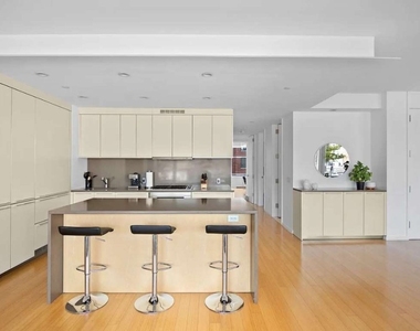 245 W 19th Street - Photo Thumbnail 2