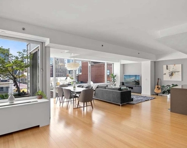245 W 19th Street - Photo Thumbnail 1