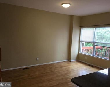 2519 James Monroe Circle - Photo Thumbnail 5