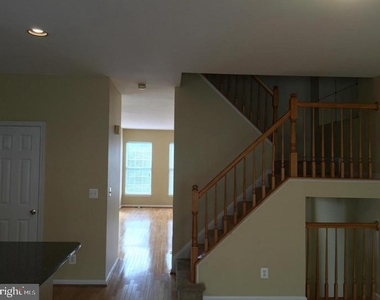 2519 James Monroe Circle - Photo Thumbnail 6