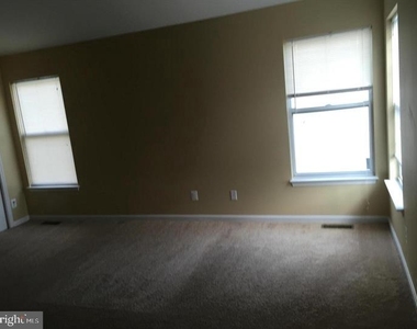 2519 James Monroe Circle - Photo Thumbnail 7
