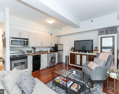 219 S 18th Street - Photo Thumbnail 2