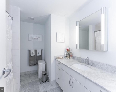 219 S 18th Street - Photo Thumbnail 7