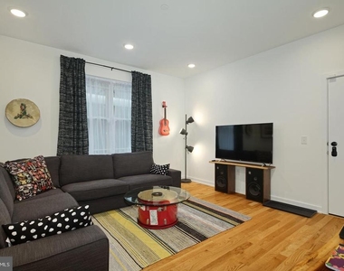 1918 E Cumberland Street - Photo Thumbnail 2