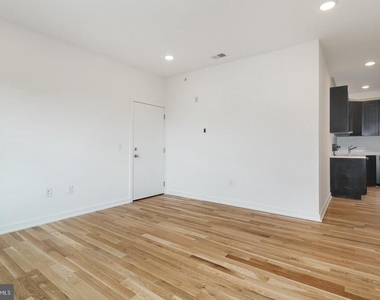 1918 E Cumberland Street - Photo Thumbnail 14