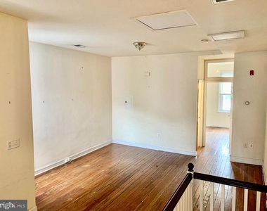 4217 Ridge Avenue - Photo Thumbnail 4