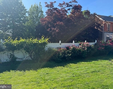240 Franklin Street - Photo Thumbnail 24