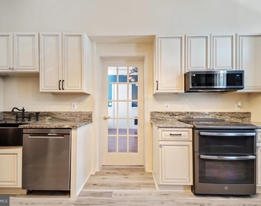 240 Franklin Street - Photo Thumbnail 3