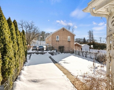 240 Franklin Street - Photo Thumbnail 20