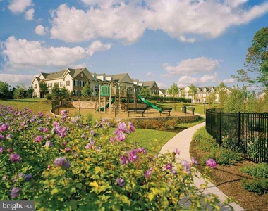 2203 Applewood Court - Photo Thumbnail 19
