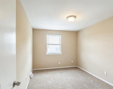 5204 Leeward Road - Photo Thumbnail 8