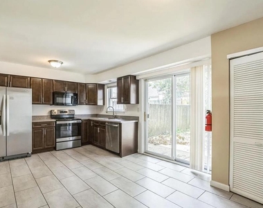 5204 Leeward Road - Photo Thumbnail 4