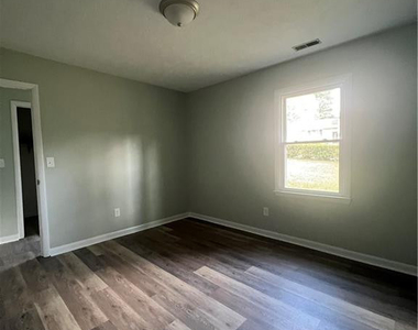 1215 Patrick Drive - Photo Thumbnail 34