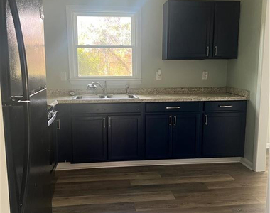 1215 Patrick Drive - Photo Thumbnail 6