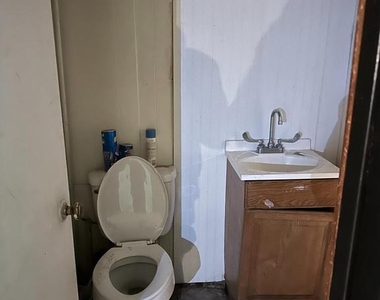 1192 Yorkship Square - Photo Thumbnail 13