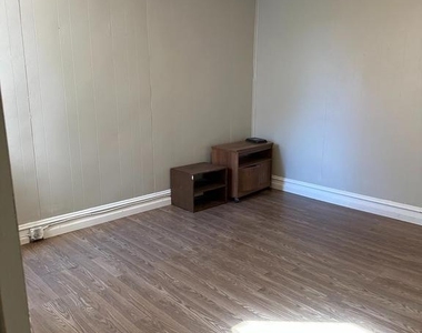 1192 Yorkship Square - Photo Thumbnail 19