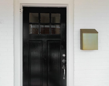821 N Buchanan Boulevard - Photo Thumbnail 2