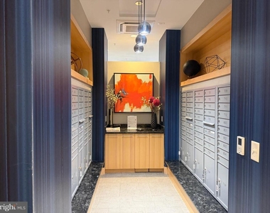 1320 Fenwick Lane - Photo Thumbnail 5