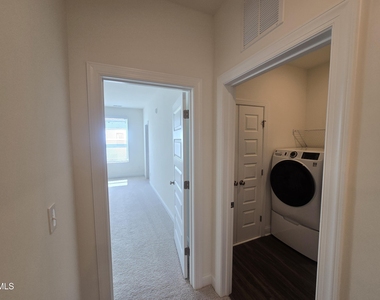 109 Ailey Brook Way - Photo Thumbnail 9