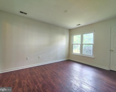 17701 Kilmarnock Terrace - Photo Thumbnail 24