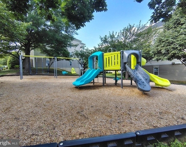 17701 Kilmarnock Terrace - Photo Thumbnail 29