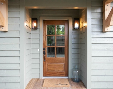 821 N Buchanan Boulevard - Photo Thumbnail 3