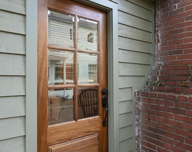 821 N Buchanan Boulevard - Photo Thumbnail 1