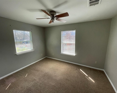 1041 Lott Ave - Photo Thumbnail 8
