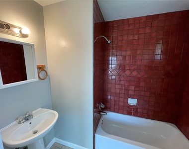 1041 Lott Ave - Photo Thumbnail 6