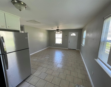 1041 Lott Ave - Photo Thumbnail 2