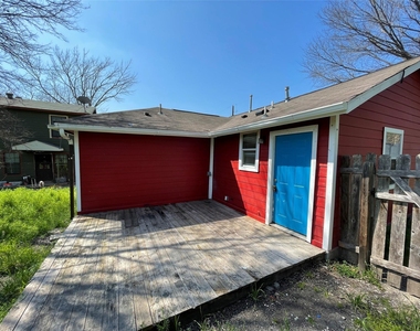 1041 Lott Ave - Photo Thumbnail 12