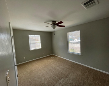 1041 Lott Ave - Photo Thumbnail 11
