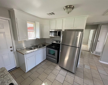 1041 Lott Ave - Photo Thumbnail 5